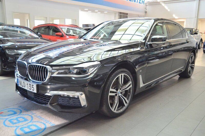 Svart Begagnad 2017 BMW 740 M Sport Sedan | 449 900 kr - Bild 1/4
