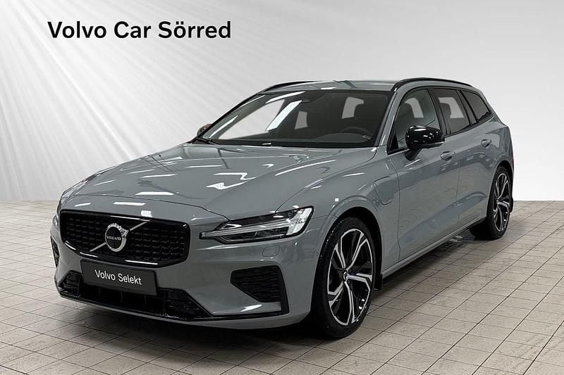 Grå Begagnad 2024 Volvo V60 Plus Kombi | 499 900 kr (Marknadspris) - Bild 1/2