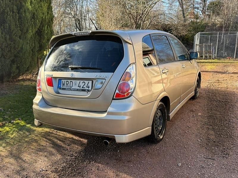 Begagnad Suzuki Liana 106 HK (77 kW) 2005