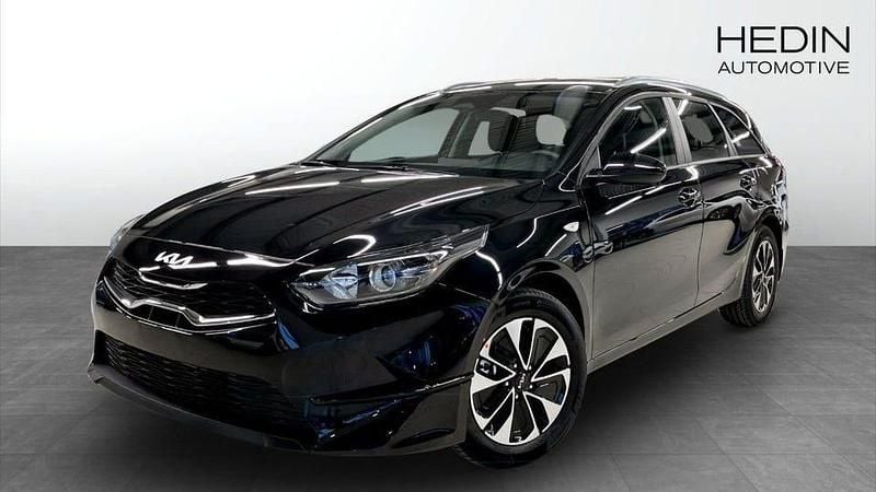 Svart Ny 2025 Kia Ceed Sportswagon Kombi | 299 900 kr (Marknadspris) - Bild 1/4