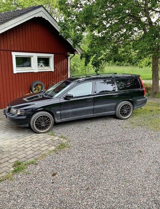 Svart Begagnad 2004 Volvo V70 Kombi | 10 000 kr (Superpris) - Bild 1/3