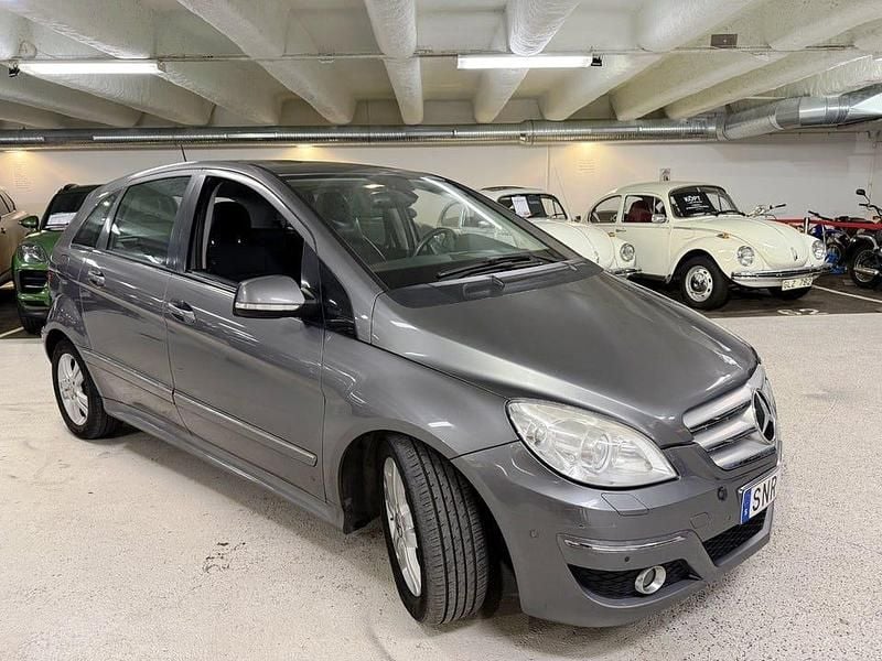 Silver Begagnad 2009 Mercedes 200 Halvkombi | 49 900 kr - Bild 1/4