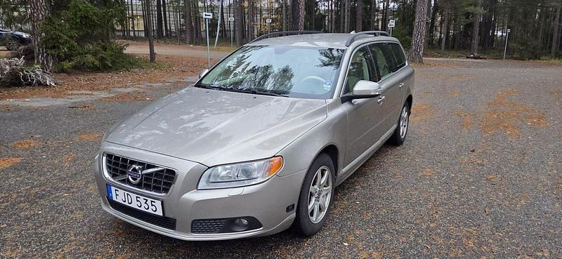 Brun Begagnad 2011 Volvo V70 Momentum Kombi | 119 900 kr (Marknadspris) - Bild 1/4