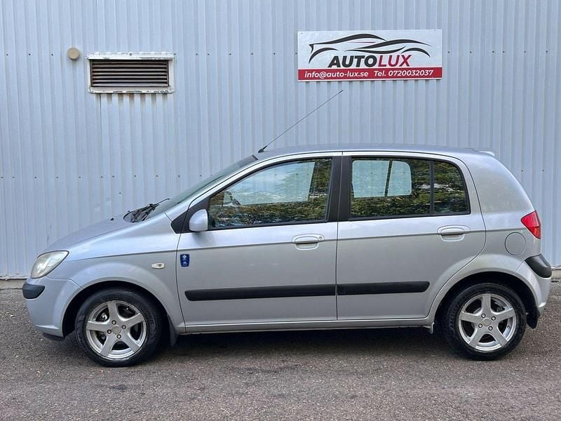 Silver Begagnad 2006 Hyundai Getz Halvkombi | 41 900 kr (Lite dyr) - Bild 1/4