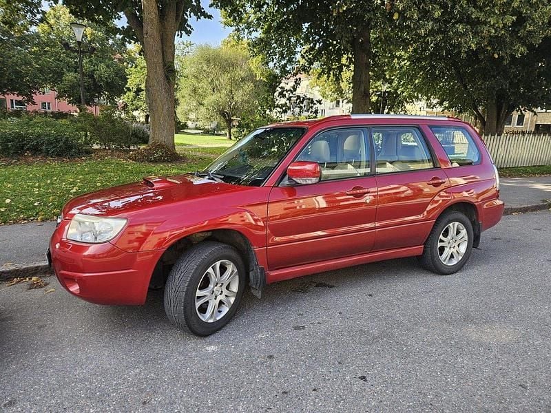 Röd Begagnad 2007 Subaru Forester SUV | 53 000 kr (Marknadspris) - Bild 1/3