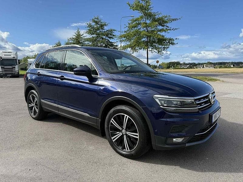 Mörkblå (blå) Begagnad 2018 VW Tiguan GT SUV | 219 000 kr (Bra pris) - Bild 1/4