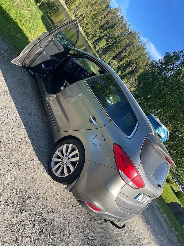 Begagnad 2014 Kia Carens Minibuss | 80 000 kr (Lite dyr) - Bild 1/4