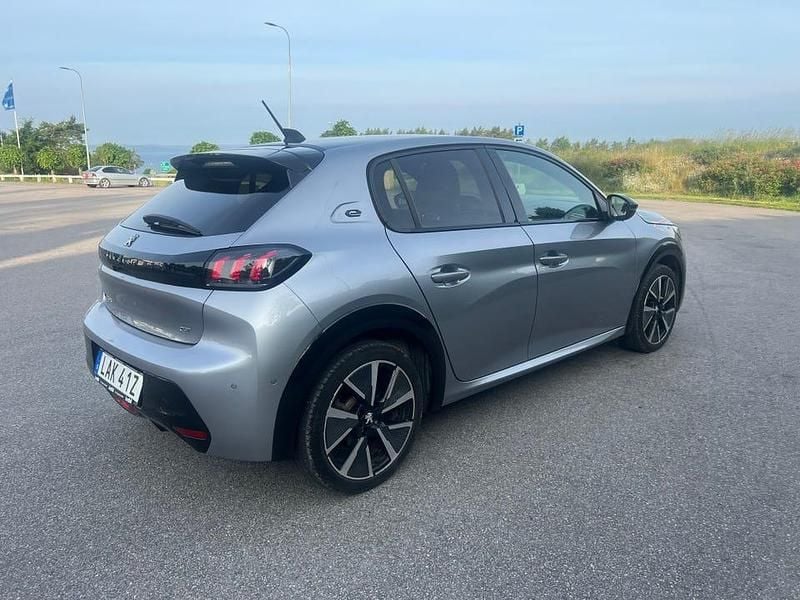 Begagnad Peugeot e-208 GT-line 100 kW (136 HK) 2021 Halvkombi