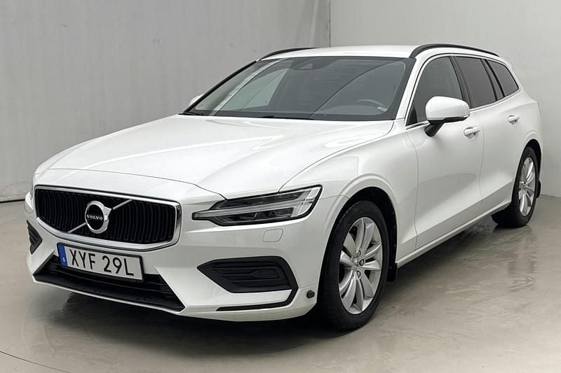 Vit Begagnad 2022 Volvo V60 Momentum Kombi | 249 800 kr (Marknadspris) - Bild 1/4