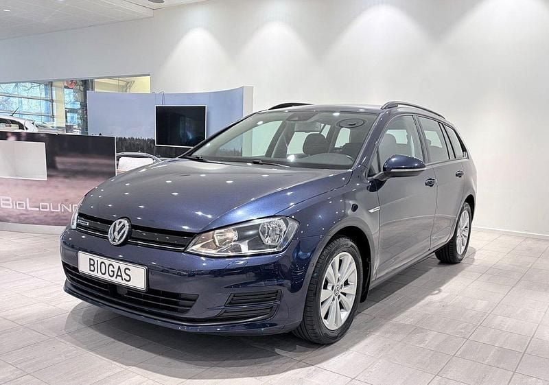 Mörkblå (blå) Begagnad 2015 VW Golf VII Kombi | 119 000 kr (Bra pris) - Bild 1/4
