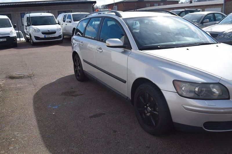 Begagnad Volvo V50 126 HK (92 kW) 2005 Ljusgrå (grå) Kombi