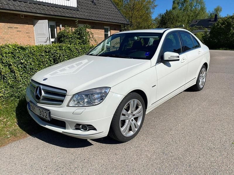 Vit Begagnad 2008 Mercedes C200 Avantgarde Sedan | 39 000 kr (Superpris) - Bild 1/4