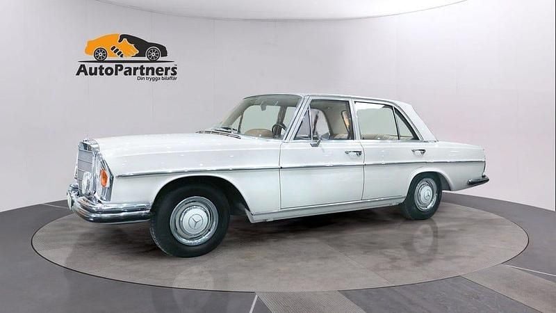Begagnad Mercedes S250 131 HK (96 kW) 1966 Vit Sedan