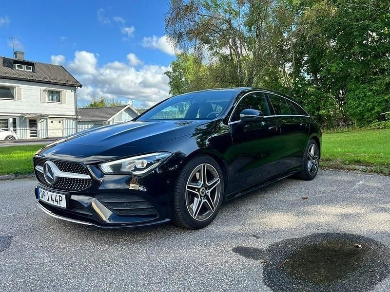 Svart Begagnad 2020 Mercedes CLA200 Shooting Brake Kombi | 289 000 kr (Marknadspris) - Bild 1/4