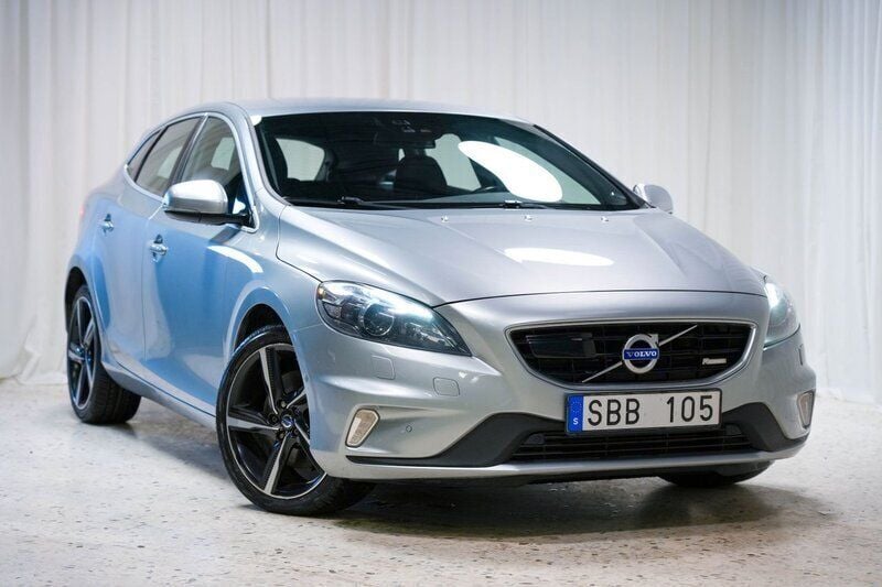 Silver Begagnad 2013 Volvo V40 R-Design Kombi | 129 900 kr (Marknadspris) - Bild 1/4