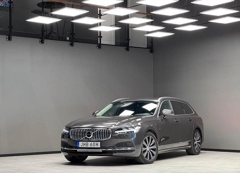 Grå Begagnad 2022 Volvo V90 Kombi | 419 900 kr (Lite dyr) - Bild 1/3
