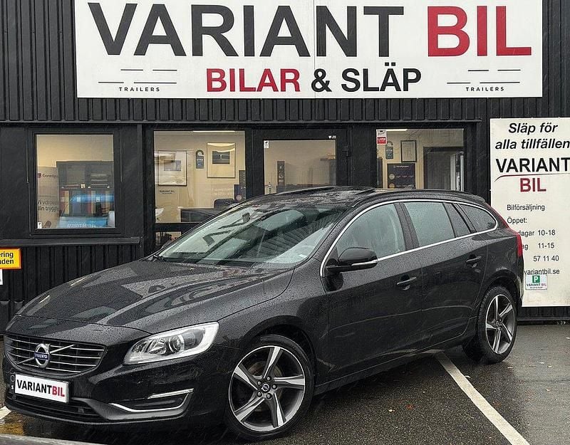Svart Begagnad 2013 Volvo V60 Momentum Kombi | 124 700 kr (Marknadspris) - Bild 1/4