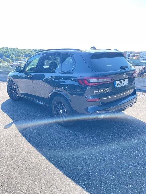 Svart Begagnad 2022 BMW X5 M Sport SUV | 749 000 kr (Dyr) - Bild 1/1