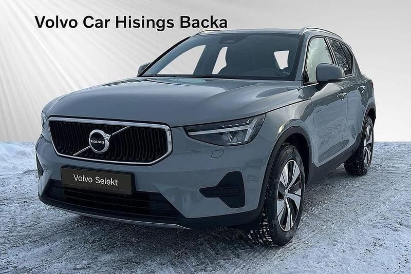 Grå Begagnad 2024 Volvo XC40 Core SUV | 369 900 kr (Bra pris) - Bild 1/2