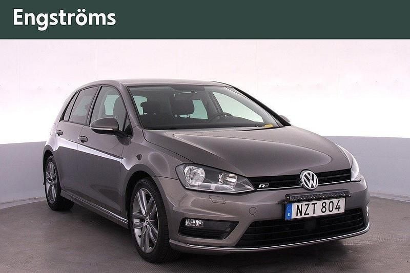 Grå Begagnad 2016 VW Golf VII R-line Kombi | 129 000 kr (Marknadspris) - Bild 1/4