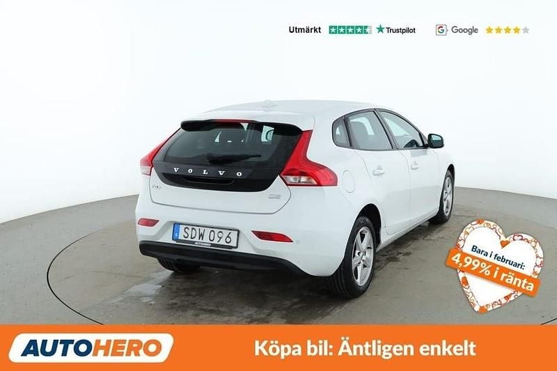 Begagnad Volvo V40 Kinetic 121 HK (88 kW) 2017 Vit Halvkombi