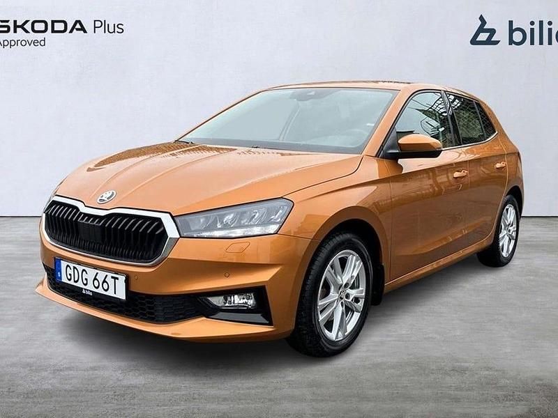 Orange Begagnad 2023 Skoda Fabia Style Halvkombi | 199 000 kr (Marknadspris) - Bild 1/4