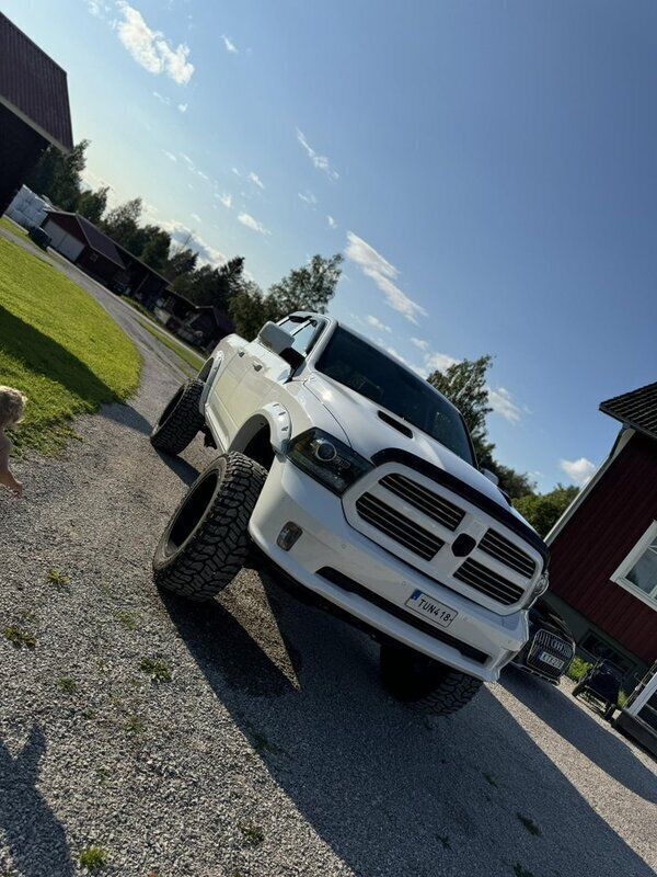 Vit Begagnad 2014 RAM 1500 Pickup | 369 000 kr (Dyr) - Bild 1/4