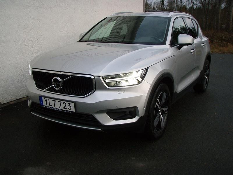 Silver Begagnad 2018 Volvo XC40 Momentum SUV | 279 000 kr (Bra pris) - Bild 1/4