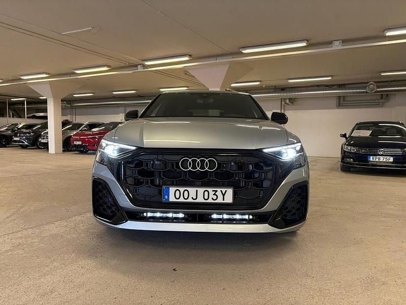 Begagnad Audi Q8 S-Line 490 HK (360 kW) 2024 Silver SUV