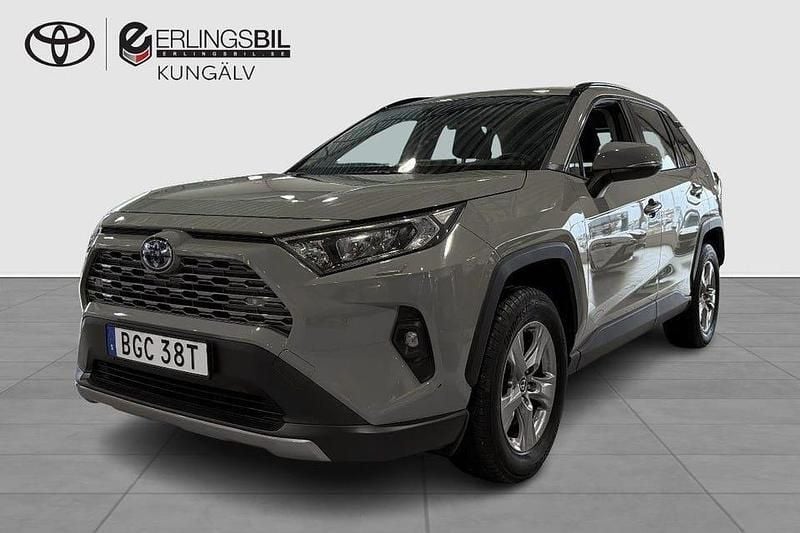 Grön Begagnad 2022 Toyota RAV4 Hybrid Active SUV | 349 900 kr (Bra pris) - Bild 1/3