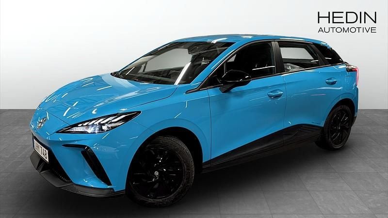 Blå Begagnad 2023 MG MG4 EV Halvkombi | 259 900 kr (Marknadspris) - Bild 1/4