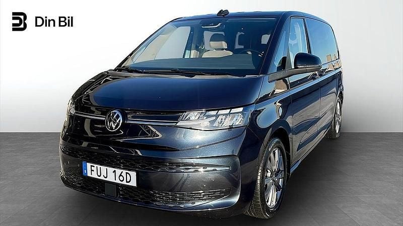 Blå Begagnad 2022 VW Multivan Life Van | 479 900 kr (Marknadspris) - Bild 1/4