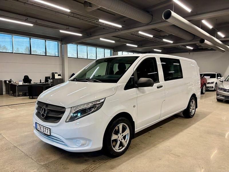 Vit Begagnad 2017 Mercedes Vito Minibuss | 299 900 kr - Bild 1/4