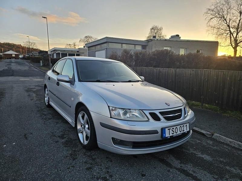 Begagnad 2003 Saab 9-3 Vector Sedan | 35 000 kr (Marknadspris) - Bild 1/4