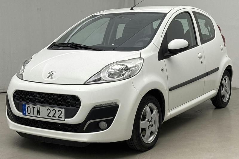Vit Begagnad 2013 Peugeot 107 Halvkombi | 44 000 kr (Bra pris) - Bild 1/4