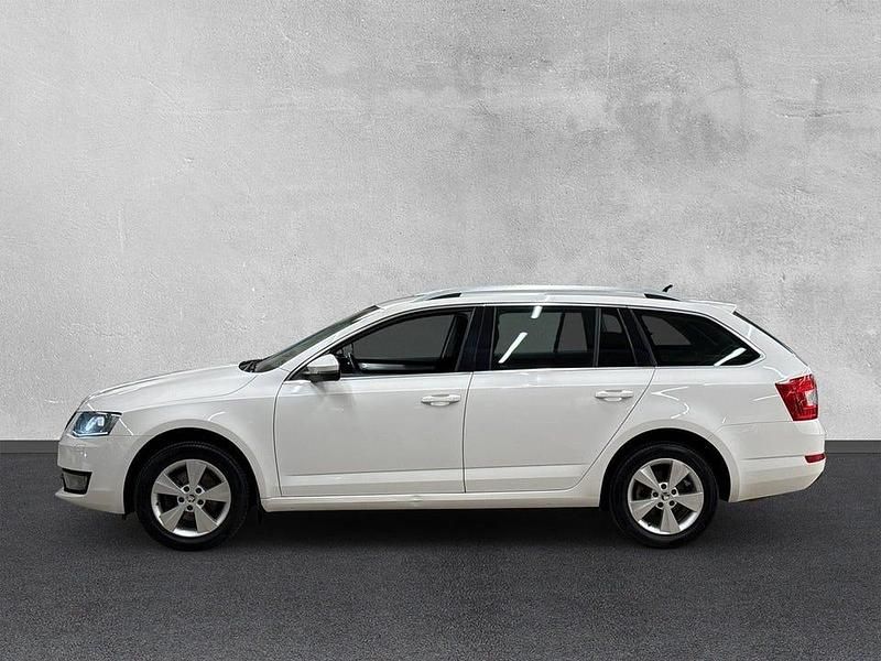 Begagnad Skoda Octavia Style 150 HK (110 kW) 2015 Vit Kombi
