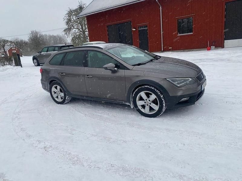 Grå Begagnad 2016 Seat Leon X-Perience 4Drive Kombi | 112 500 kr (Marknadspris) - Bild 1/4