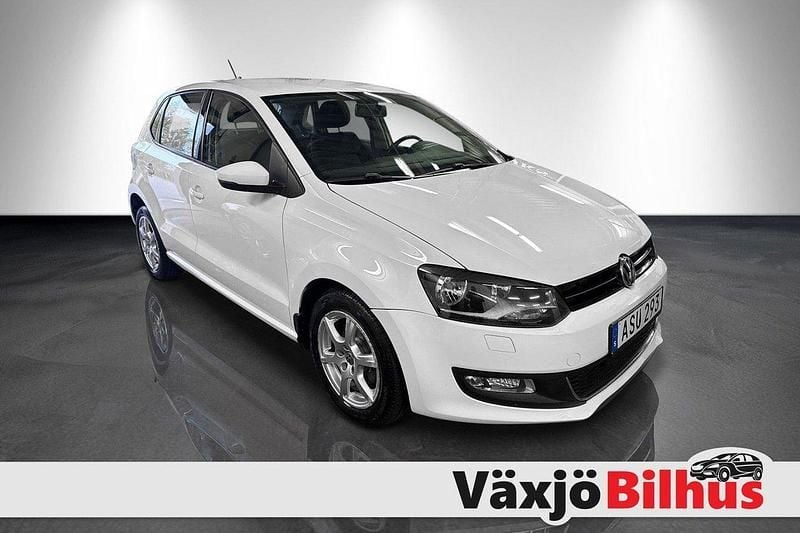Vit Begagnad 2013 VW Polo Halvkombi | 89 900 kr (Marknadspris) - Bild 1/4