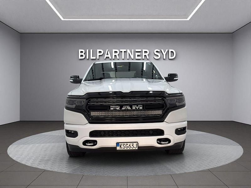 Vit Begagnad 2019 RAM 1500 Pickup | 529 900 kr (Marknadspris) - Bild 1/4