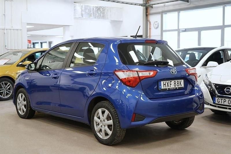 Begagnad Toyota Yaris Hybrid 101 HK (74 kW) 2019 Blåmetallic Halvkombi