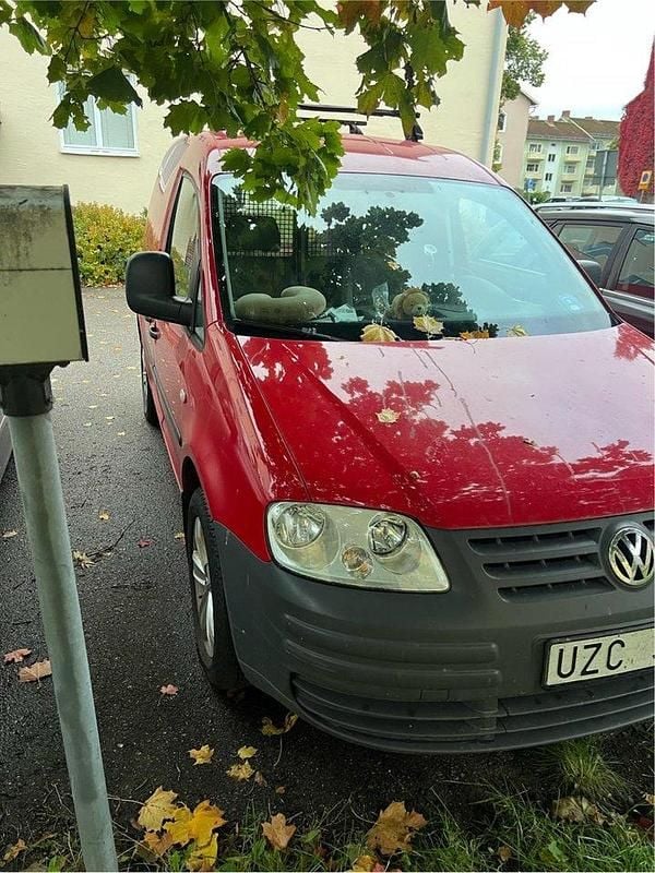 Röd Begagnad 2004 VW Caddy Minibuss | 26 000 kr (Marknadspris) - Bild 1/4