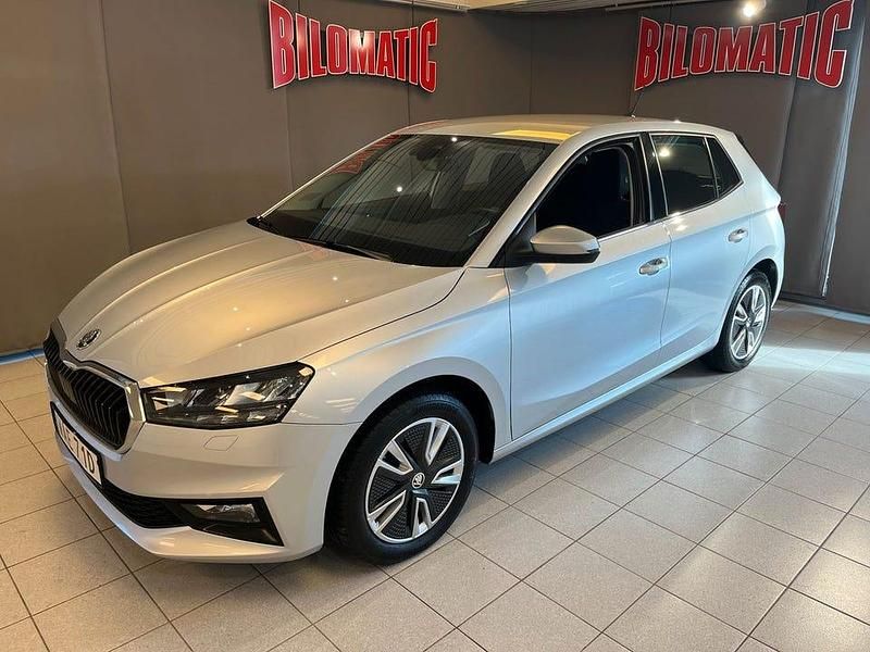 Silver Begagnad 2022 Skoda Fabia Style Halvkombi | 189 900 kr (Marknadspris) - Bild 1/4