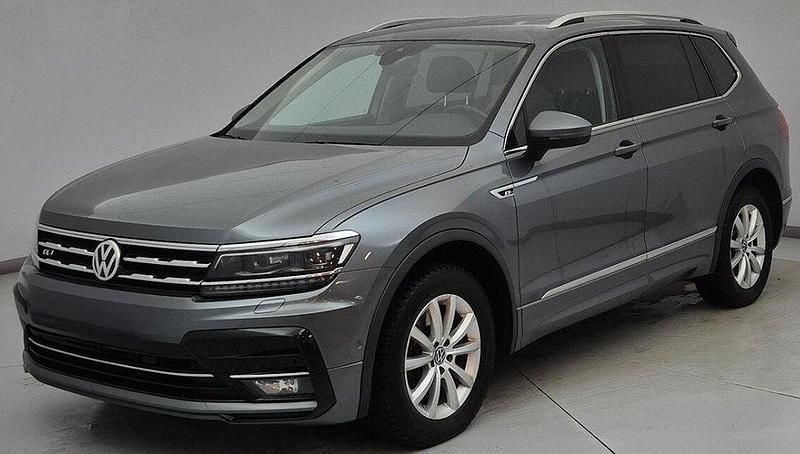 Mörkgrå (platinum grey metallic ) Begagnad 2021 VW Tiguan Allspace GT SUV | 328 000 kr (Marknadspris) - Bild 1/4
