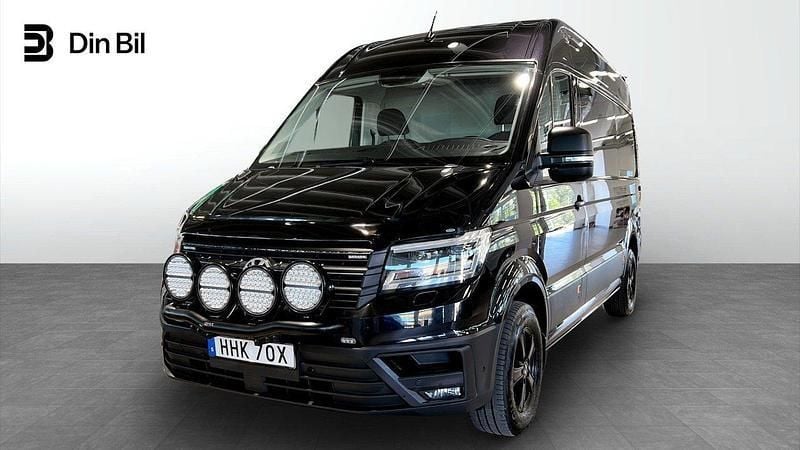 Svart (deep black pärleffekt) Begagnad 2023 VW Crafter R Van | 499 000 kr (Superpris) - Bild 1/4