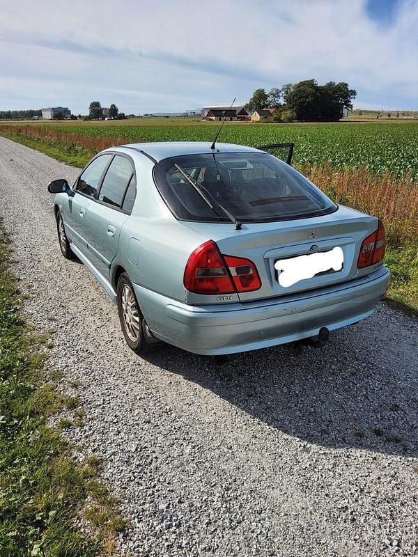 Begagnad Mitsubishi Carisma 122 HK (89 kW) 2003