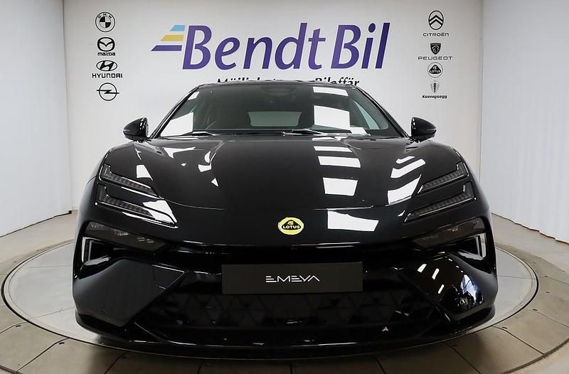 Ny Lotus Emeya 450 kW (612 HK) 2025 Stellar black Halvkombi