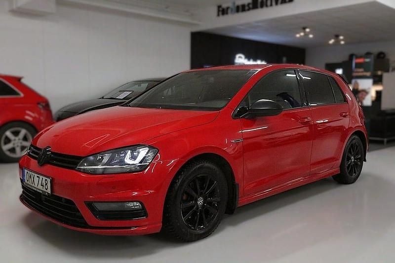 Begagnad VW Golf VII R-line 140 HK (102 kW) 2015 Röd