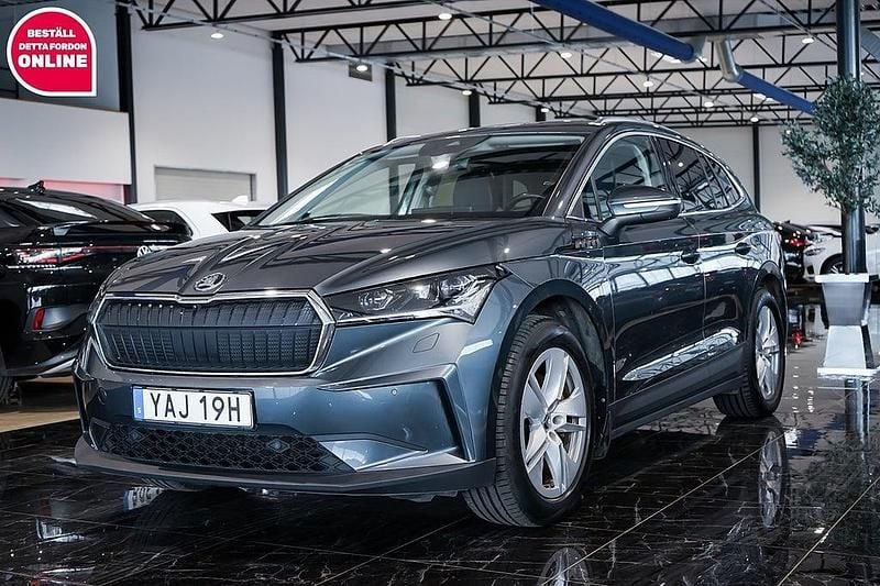 Grå Begagnad 2021 Skoda Enyaq iV Comfort SUV | 289 500 kr (Marknadspris) - Bild 1/4
