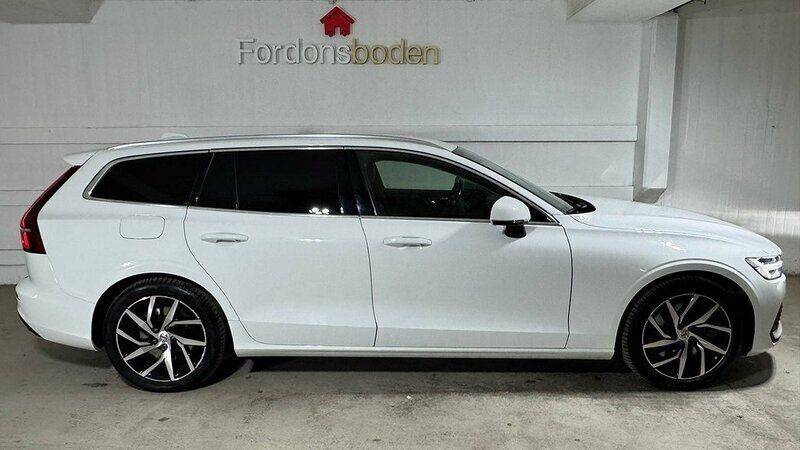 Vit Begagnad 2020 Volvo V60 Momentum Kombi | 244 900 kr (Bra pris) - Bild 1/4