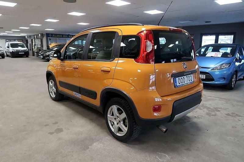 Begagnad Fiat Panda 4x4 84 HK (61 kW) 2013 Orange Halvkombi
